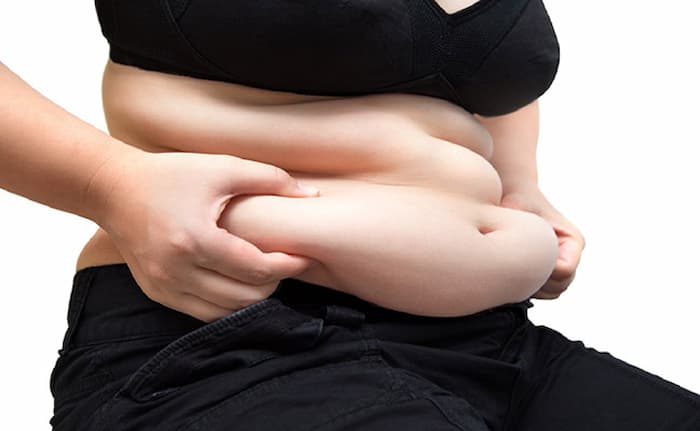 Mỡ bụng dưới xuất hiện chủ yếu do sự mất cân bằng năng lượng calo