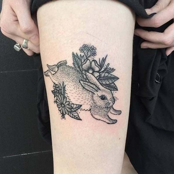 Tattoo hình con thỏ cùng hoa lá cành