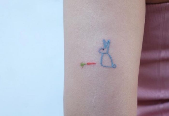 Tattoo hình thỏ nét mảnh + củ cà rốt